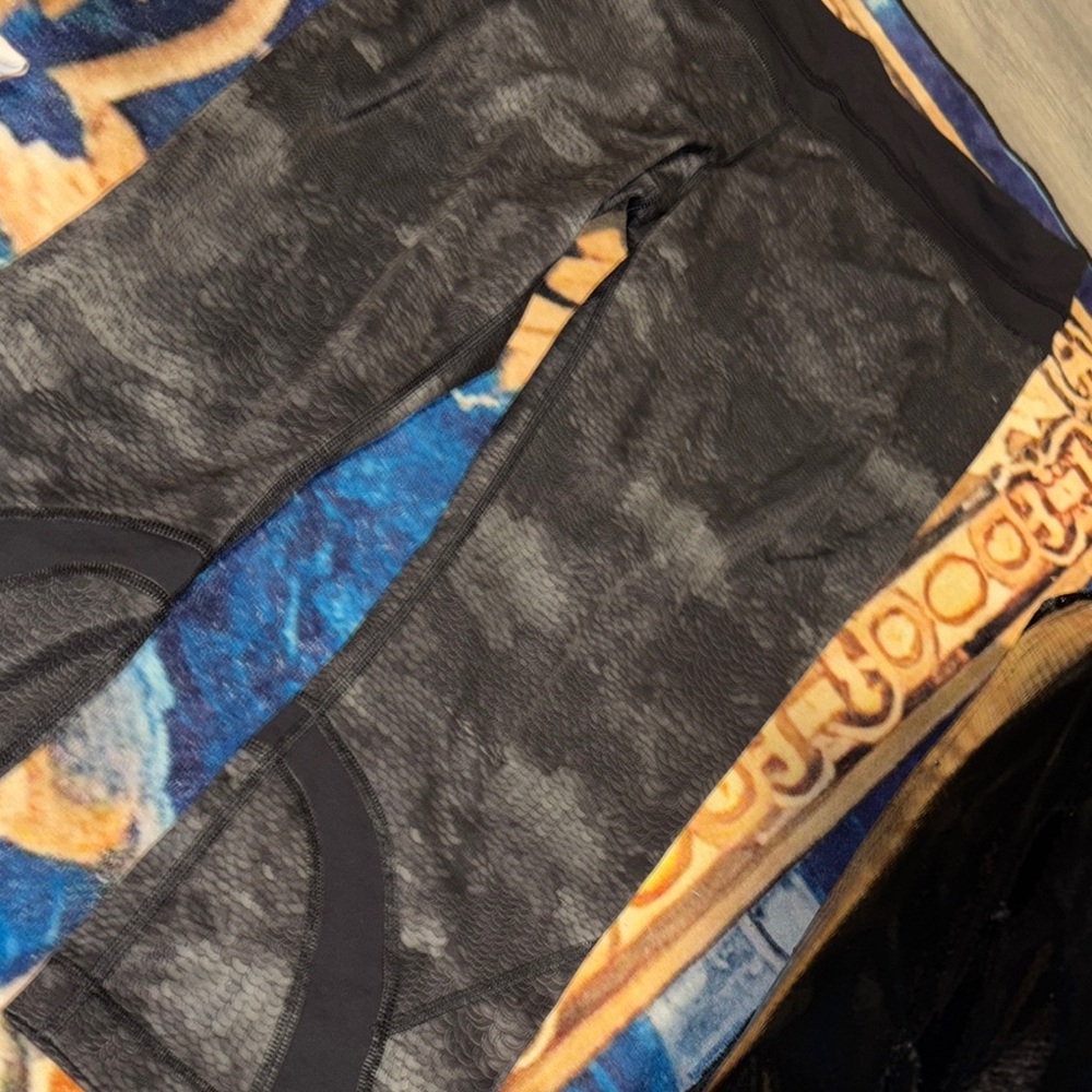 Lululemon Gray Patterned Leggings snake skin